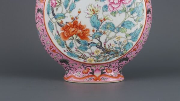 pastel floral pattern flat vase, made in the Qianlong period of the Qing Dynasty - Image 3