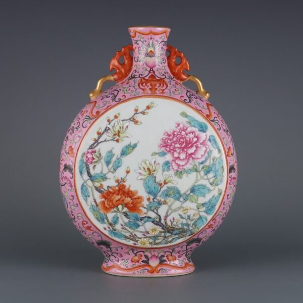 pastel floral pattern flat vase, made in the Qianlong period of the Qing Dynasty