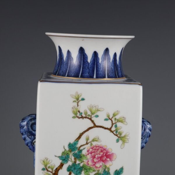 Qing Dynasty Qianlong period blue and white with pink four seasons pattern animal ears square vase - Image 4