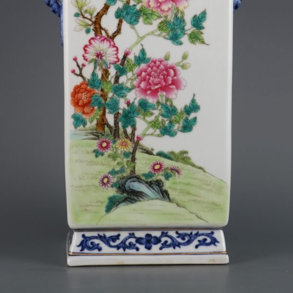 Qing Dynasty Qianlong period blue and white with pink four seasons pattern animal ears square vase - Image 5