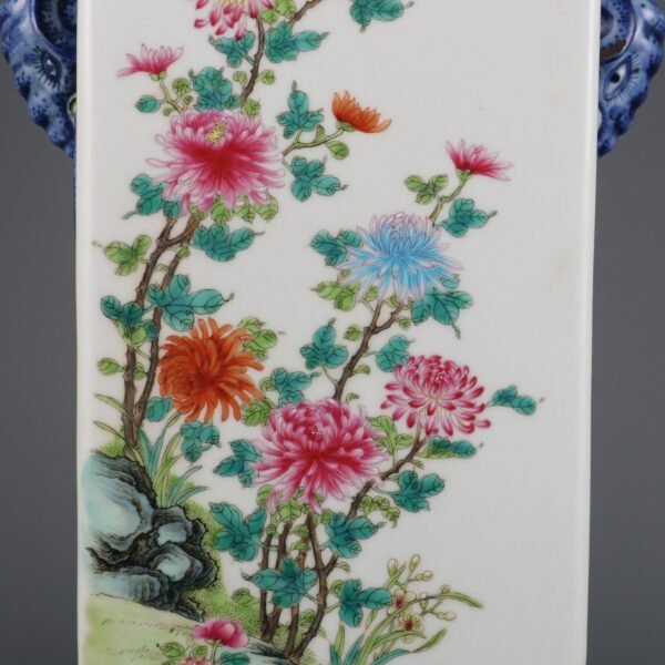 Qing Dynasty Qianlong period blue and white with pink four seasons pattern animal ears square vase - Image 6