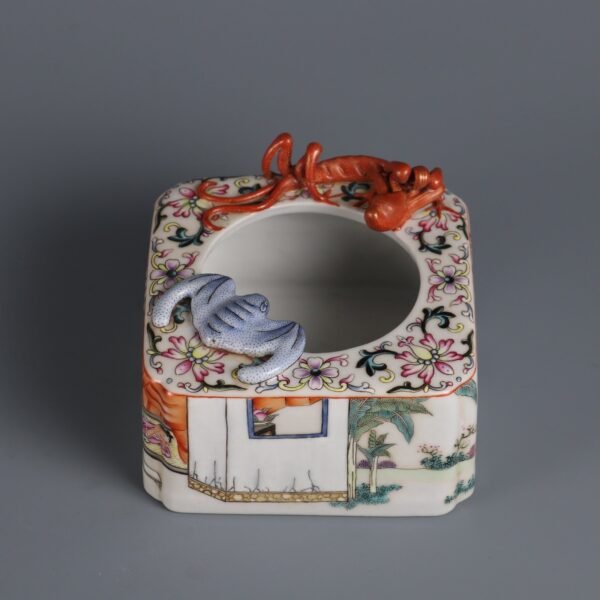 Qing Dynasty Jiaqing period famille rose West Chamber coiled dragon square washbasin - Image 5