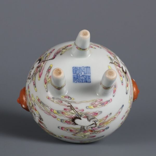 Qing Dynasty Qianlong period pink enamel cloud crane pattern three-legged furnace - Image 7