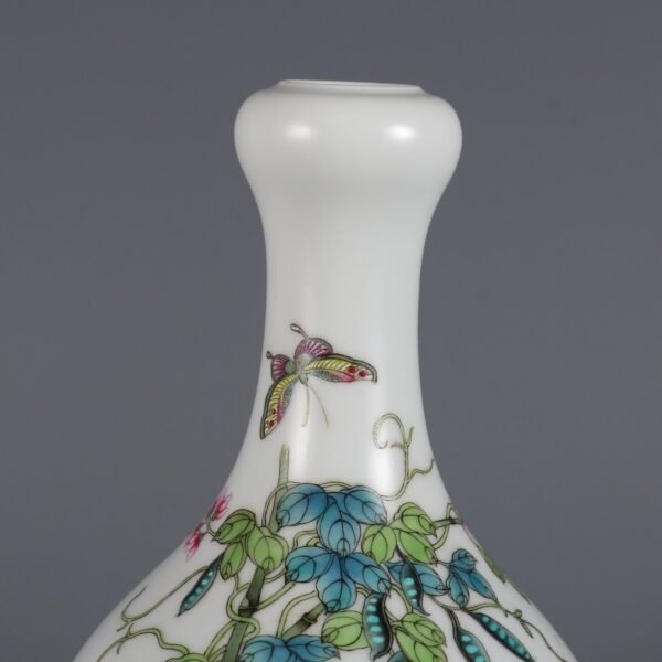 Qing Yongzheng Period Enamel Color Butterfly Love Pattern Inscribed with Poems Garlic Vase - Image 4