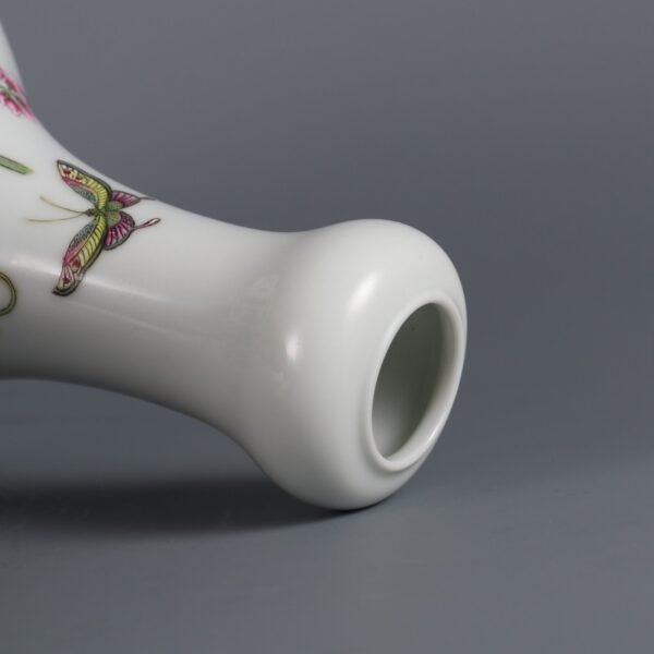 Qing Yongzheng Period Enamel Color Butterfly Love Pattern Inscribed with Poems Garlic Vase - Image 7