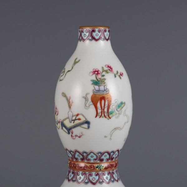 Qing Dynasty Qianlong period powder enamel gourd bottle - Image 4