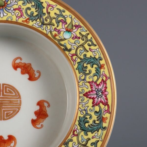 Qing Dynasty Qianlong Period Famille Rose Passionflower Five Blessings Holding Longevity - Image 2