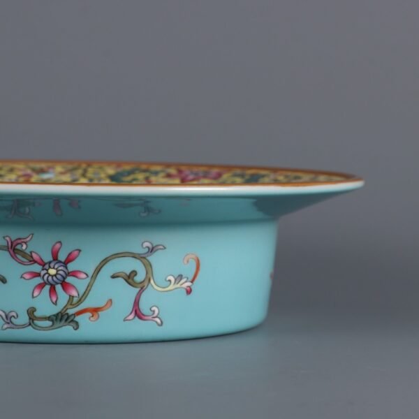 Qing Dynasty Qianlong Period Famille Rose Passionflower Five Blessings Holding Longevity - Image 3