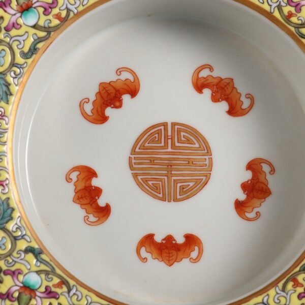 Qing Dynasty Qianlong Period Famille Rose Passionflower Five Blessings Holding Longevity - Image 5