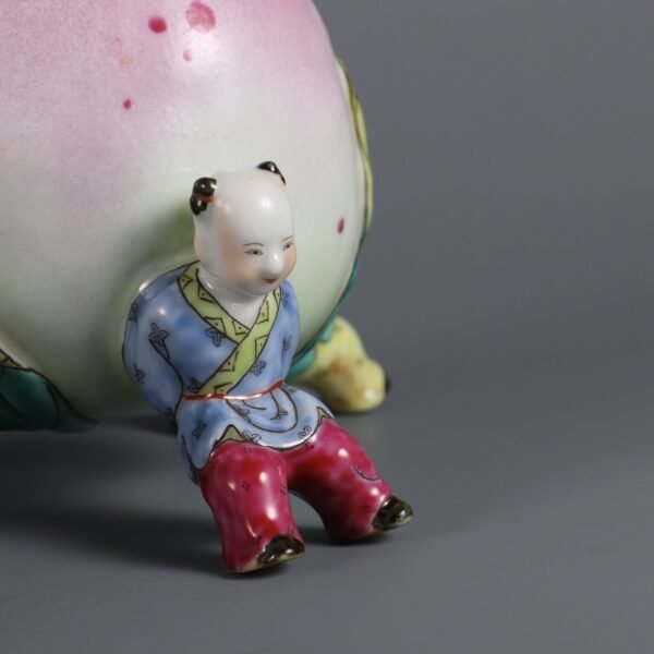 Qing Dynasty Qianlong period piled sculpture plus color three more boy ornaments - Image 6