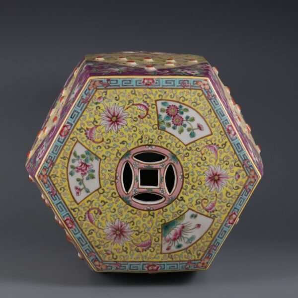 group of immortals in rouge red and yellow ground, made in Jiaqing period of Qing Dynasty - Image 5