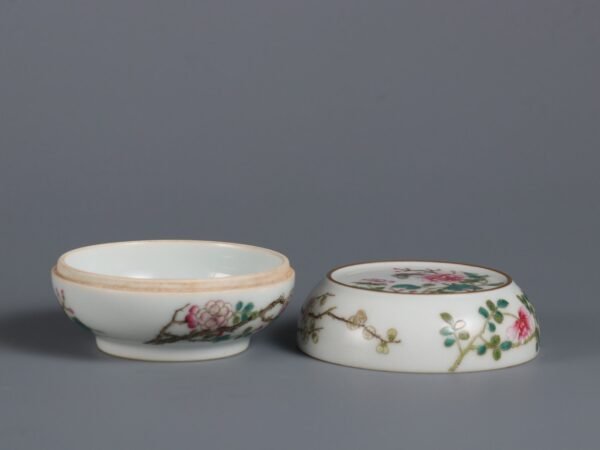 Qing Dynasty Yongzheng Period Pink Butterfly Love Flower Rouge Box - Image 5