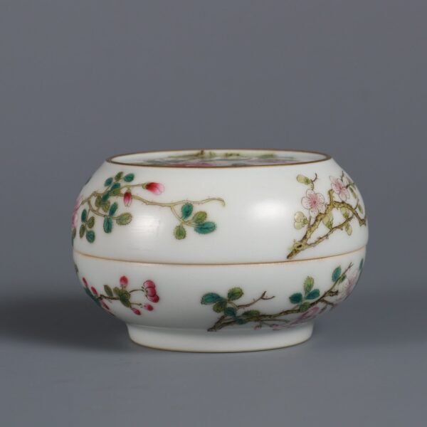 Qing Dynasty Yongzheng Period Pink Butterfly Love Flower Rouge Box