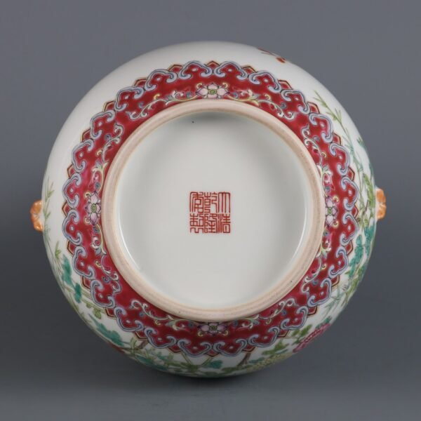 Qing Dynasty Qianlong period pink chrysanthemum pattern Ruyi ear vase - Image 8
