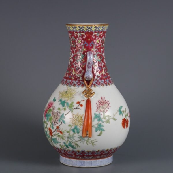 Qing Dynasty Qianlong period pink chrysanthemum pattern Ruyi ear vase - Image 3