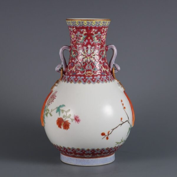 Qing Dynasty Qianlong period pink chrysanthemum pattern Ruyi ear vase - Image 2