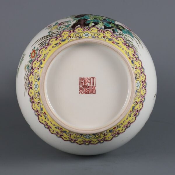 A pair of jade vases with floral patterns made in Qianlong Period of Qing Dynasty - Image 8