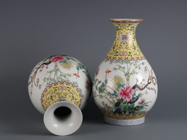 A pair of jade vases with floral patterns made in Qianlong Period of Qing Dynasty - Image 4