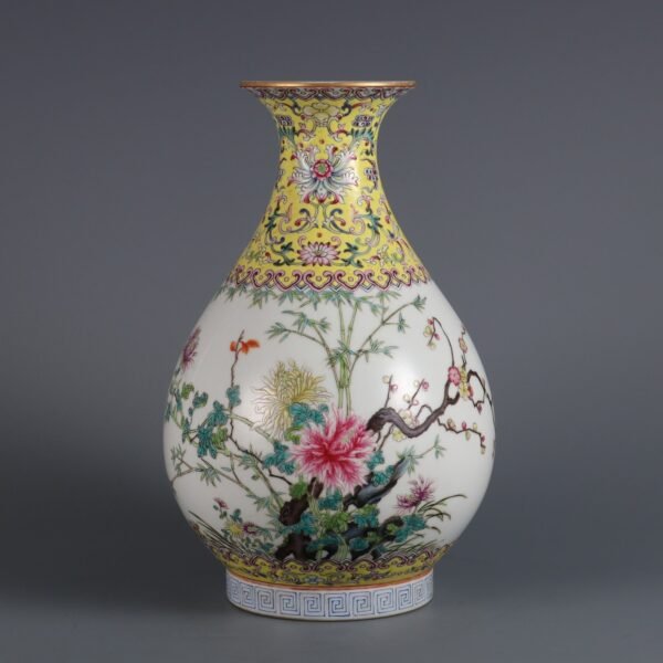 A pair of jade vases with floral patterns made in Qianlong Period of Qing Dynasty - Image 7
