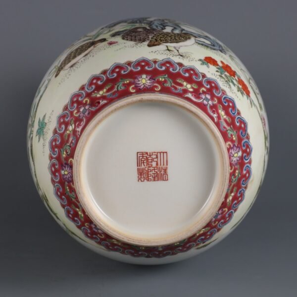 Qing Dynasty Qianlong period powder enamel peaceful life appreciation vase - Image 3