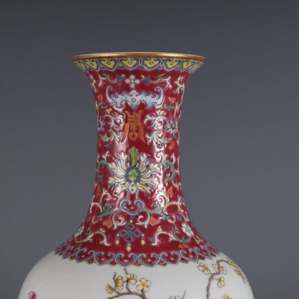 Qing Dynasty Qianlong period powder enamel peaceful life appreciation vase - Image 4