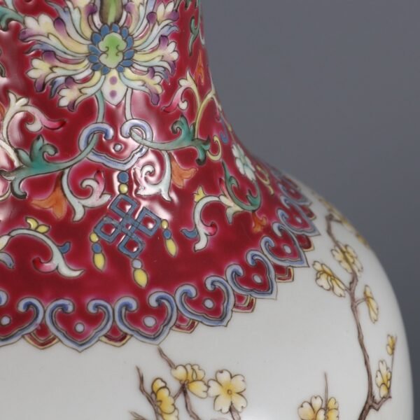 Qing Dynasty Qianlong period powder enamel peaceful life appreciation vase - Image 5
