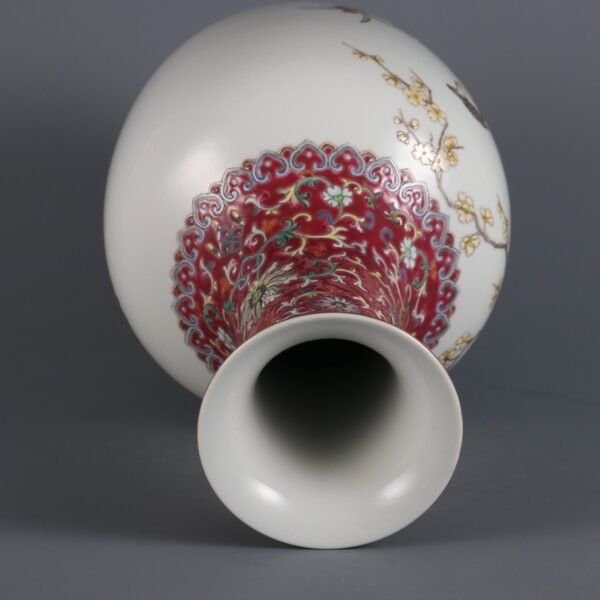 Qing Dynasty Qianlong period powder enamel peaceful life appreciation vase - Image 8