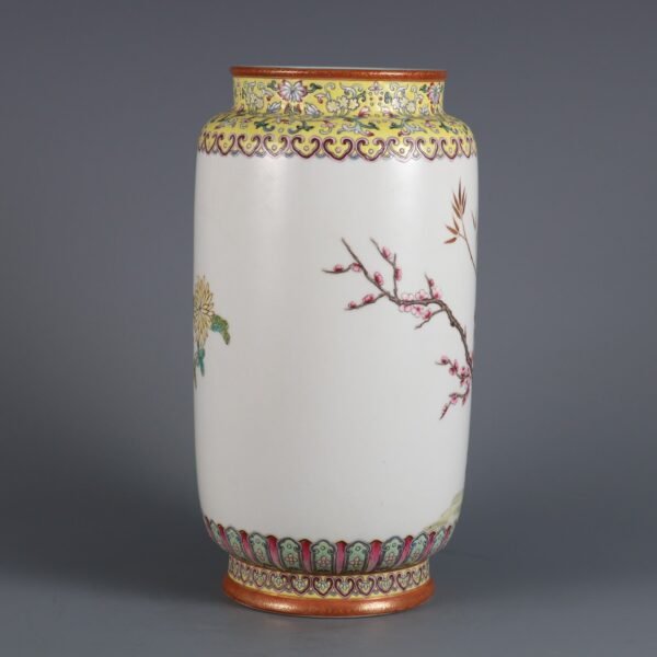 Qing Dynasty Qianlong period pink chrysanthemum pattern cylindrical vase - Image 4