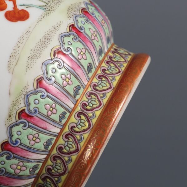 Qing Dynasty Qianlong period pink chrysanthemum pattern cylindrical vase - Image 5