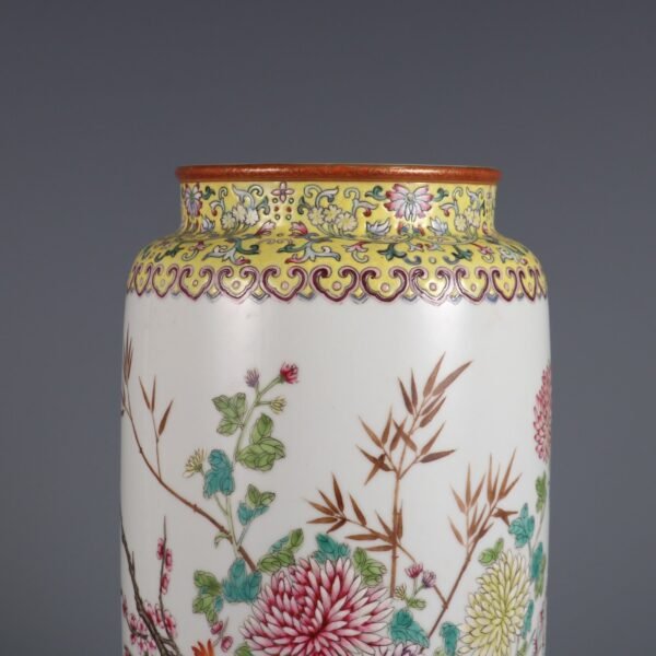 Qing Dynasty Qianlong period pink chrysanthemum pattern cylindrical vase - Image 6