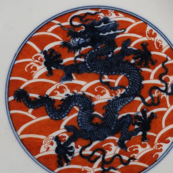 Qing Tongzhi Period Blue and White Plate with Alum Red Sea Dragon Pattern - Image 5