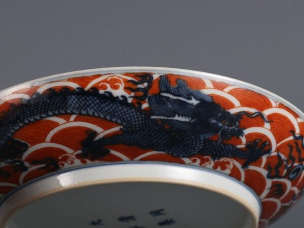 Qing Tongzhi Period Blue and White Plate with Alum Red Sea Dragon Pattern - Image 7