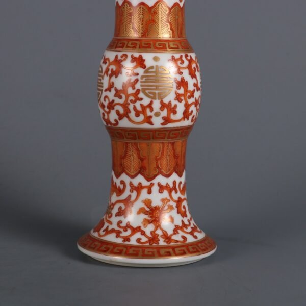 Alum red and gold-painted longevity-patterned vase made in the Qianlong period of the Qing Dynasty - Image 3