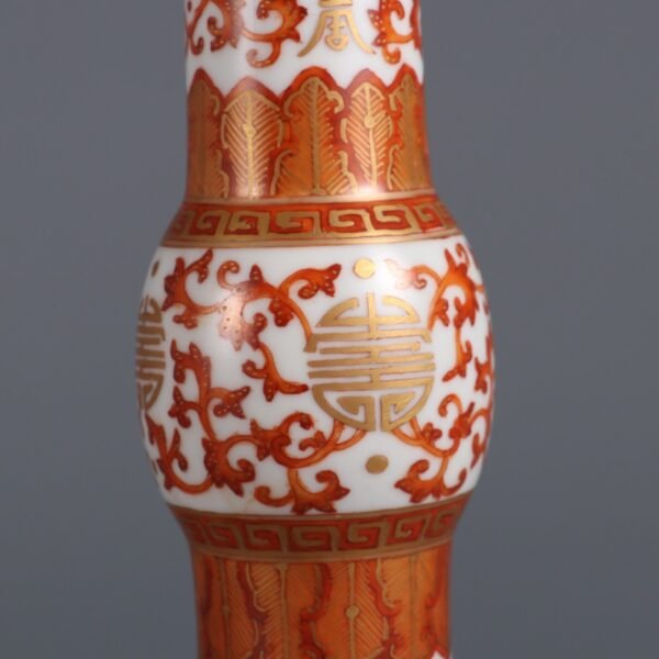 Alum red and gold-painted longevity-patterned vase made in the Qianlong period of the Qing Dynasty - Image 6