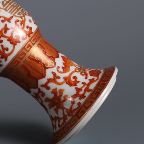 Alum red and gold-painted longevity-patterned vase made in the Qianlong period of the Qing Dynasty - Image 8