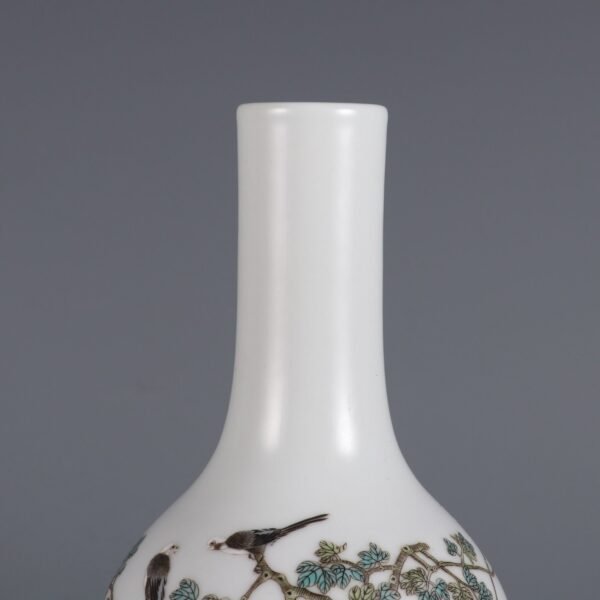 Dimensions of a pastel-colored vase with a five-card image made in the Republic of China - Image 3
