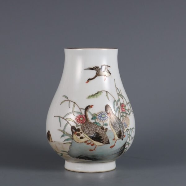 Small jar with reed and wild geese pattern in pastel colors from the Republic of China period
