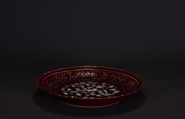 An old Ming Dynasty red and white carved flower, bird and sunflower plate - Image 4