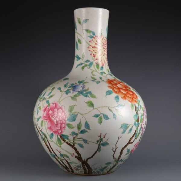 Large celestial globe vase with peony pattern made in Qianlong period of Qing Dynasty