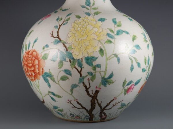 Large celestial globe vase with peony pattern made in Qianlong period of Qing Dynasty - Image 6