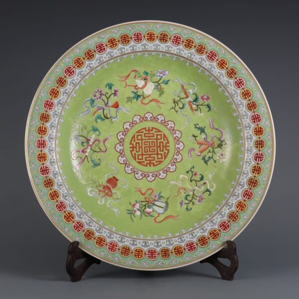 Eight Immortals holding a birthday present, made in the Qianlong period of the Qing Dynasty