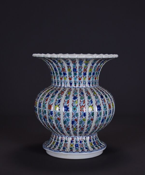 Old Collection Qing Yongzheng Doucai Flower Chrysanthemum Petal Zun