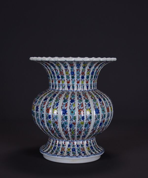 Old Collection Qing Yongzheng Doucai Flower Chrysanthemum Petal Zun - Image 2