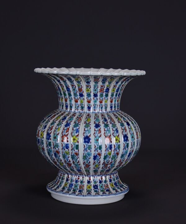 Old Collection Qing Yongzheng Doucai Flower Chrysanthemum Petal Zun - Image 3