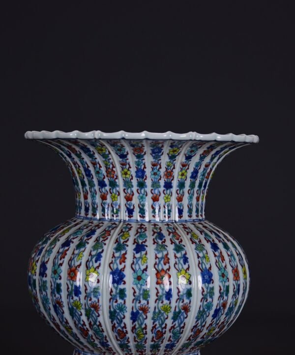 Old Collection Qing Yongzheng Doucai Flower Chrysanthemum Petal Zun - Image 7