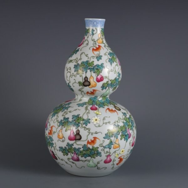 Qing Dynasty Qianlong period pink enamel gourd vase with fortune and luck pattern - Image 2