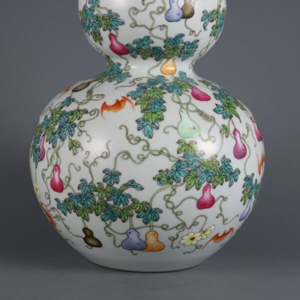 Qing Dynasty Qianlong period pink enamel gourd vase with fortune and luck pattern - Image 4