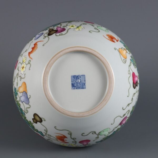 Qing Dynasty Qianlong period pink enamel gourd vase with fortune and luck pattern - Image 5