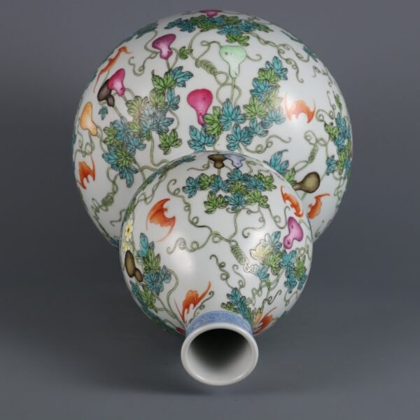 Qing Dynasty Qianlong period pink enamel gourd vase with fortune and luck pattern - Image 6