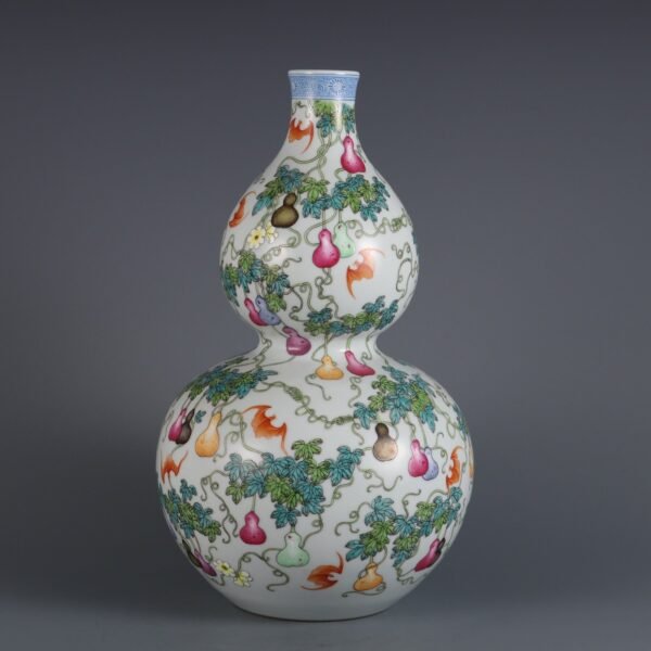 Qing Dynasty Qianlong period pink enamel gourd vase with fortune and luck pattern - Image 9
